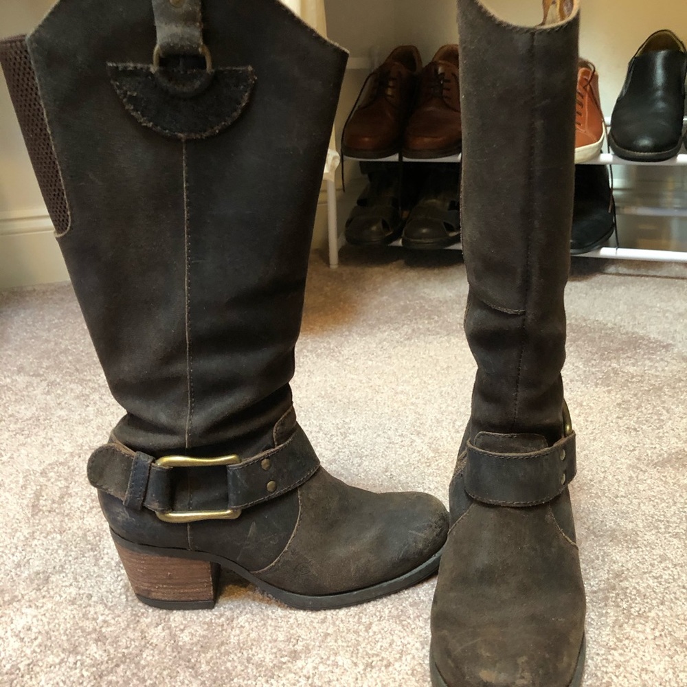 Born Loreza Distressed Boot 6.5